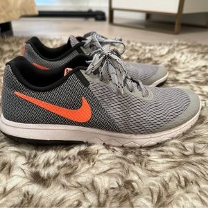 Nike Women’s Sneaker Size 8